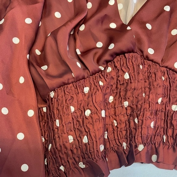 Zara satin finish polka dot crop top. Scrunched band and elastic sleeves. Large - Picture 2 of 5